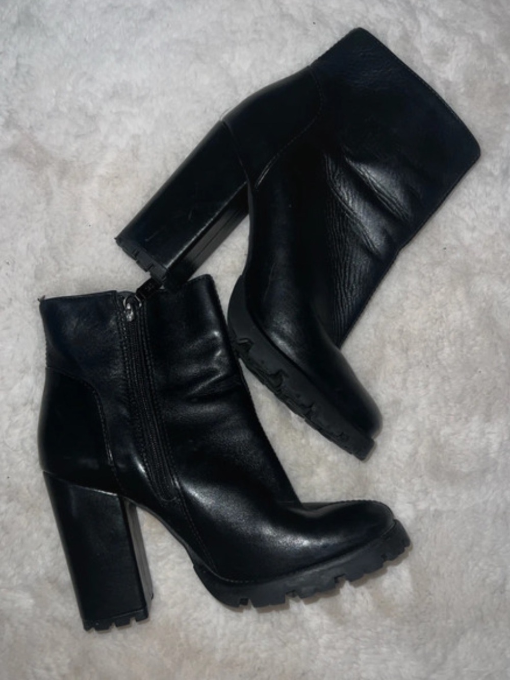 Schutz Nandy Platform Bootie Side Zip Lugged Soles Black Leather Size 9
